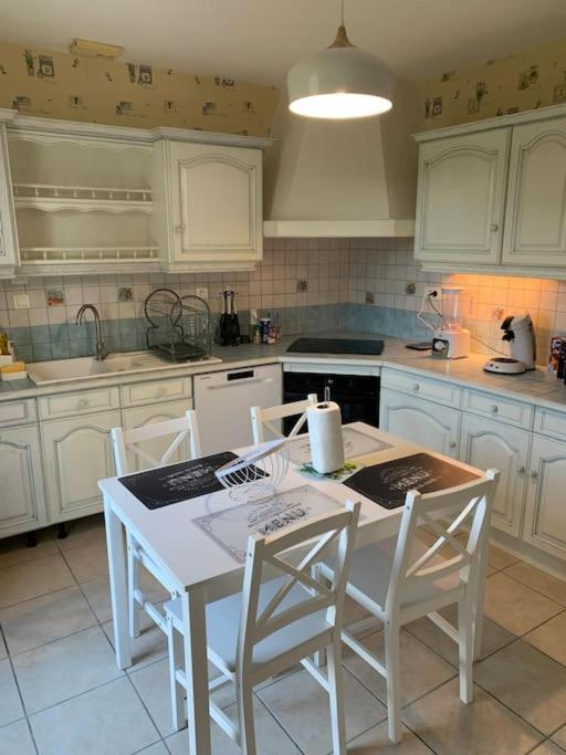 אברמס Gite 3 Etoiles Les Gourlines Avec Balneo, Veranda, Piscine Et Garage מראה חיצוני תמונה