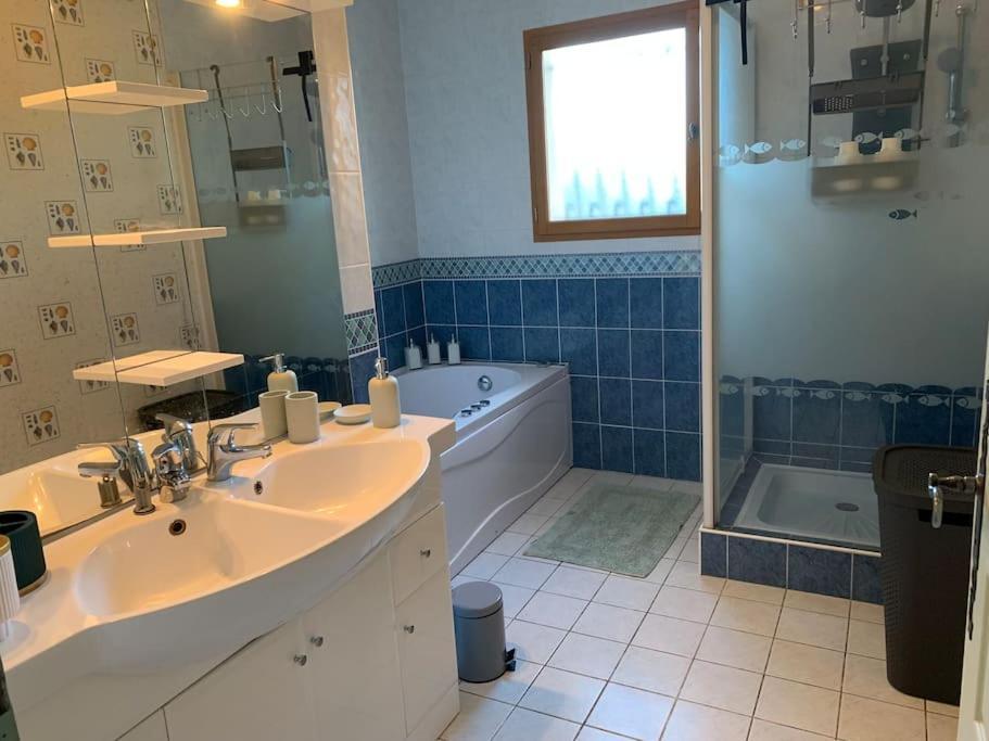 אברמס Gite 3 Etoiles Les Gourlines Avec Balneo, Veranda, Piscine Et Garage מראה חיצוני תמונה